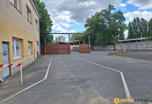 Kiadó raktár Bogáncs utca 4.