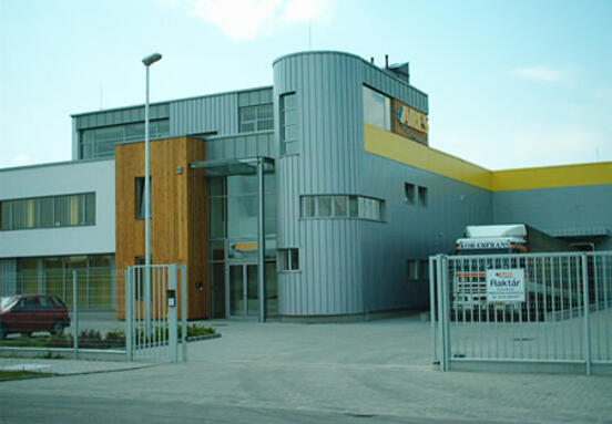 ARES Raktárbázis Újpest ( kiadó raktár + iroda )