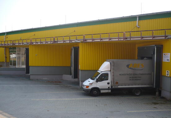 ARES Logisztikai Központ kiadó raktár+iroda)