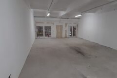 1. emelet 120/ 2 raktár 55m2
